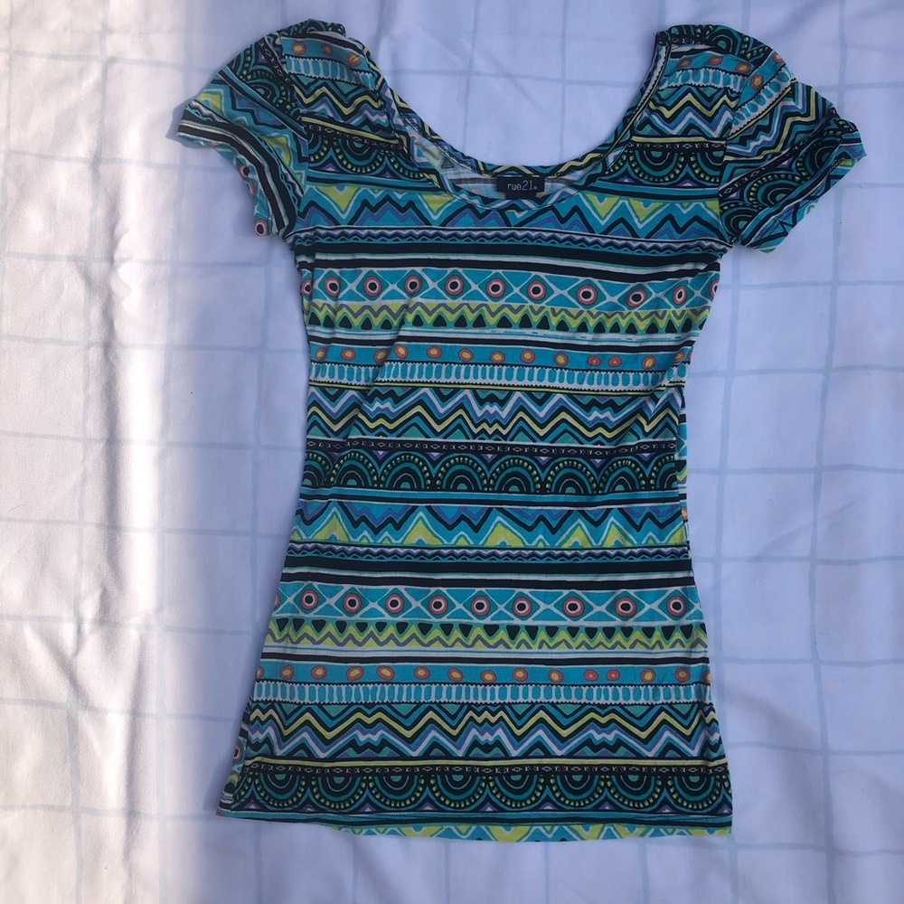 rue21 women’s scoop neck graphic top